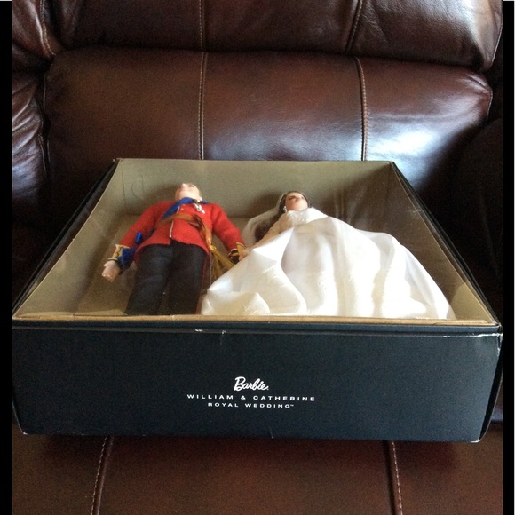 William & Catherine Royal Wedding Barbie Dolls - Picture 3 of 8